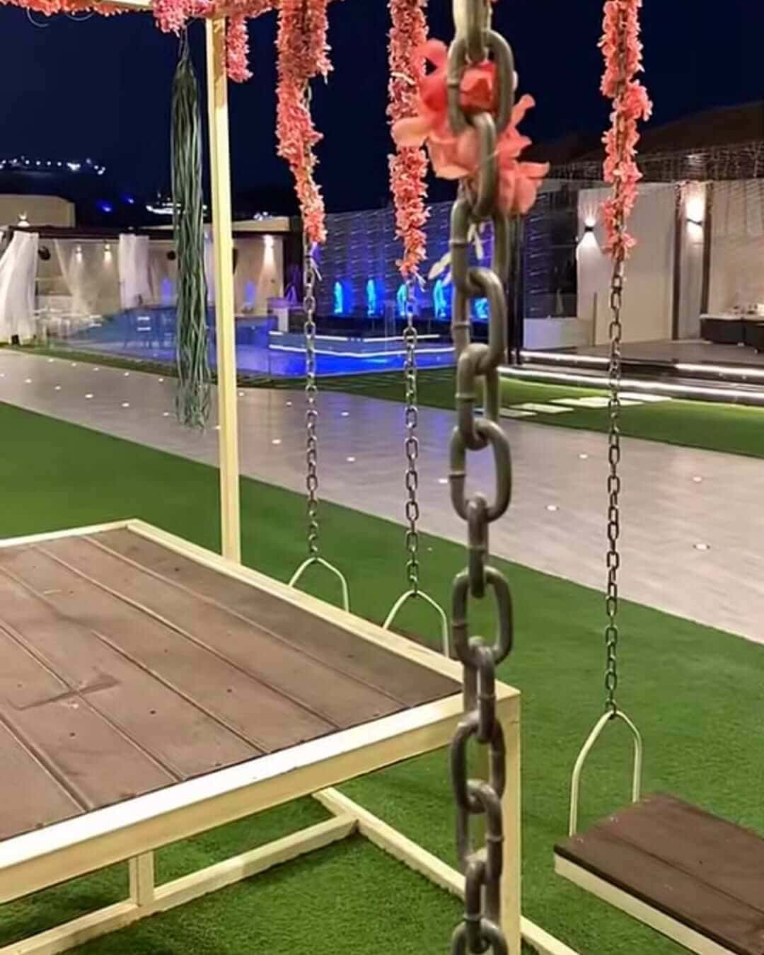 جلسات عائلية خارجية مسائية في شاليه أرتوين